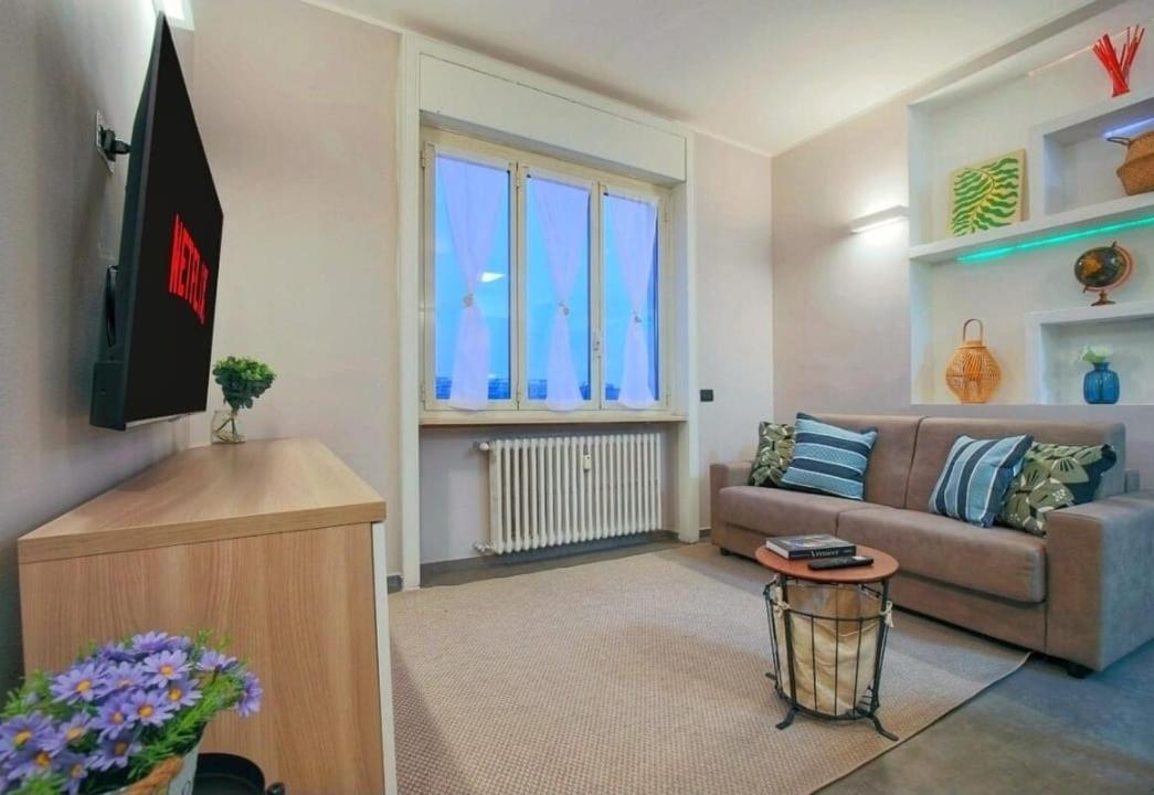 Wide & Bright 2 Bedroom Flat 50m From M4 Station *