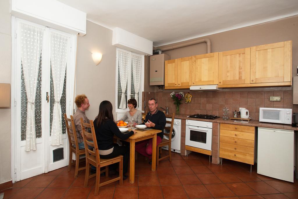 Skyline In Citta Studi A 1 Minuto Dal Metro Con Terrazzo Wi-fi E Netflix Apartment *