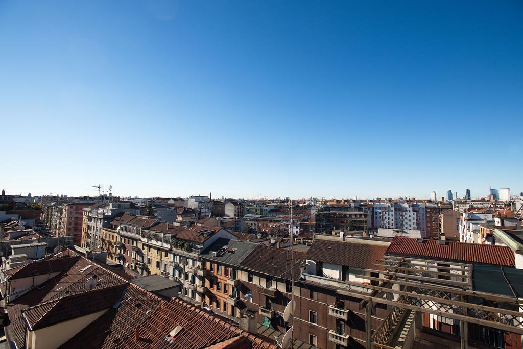 Skyline In Citta Studi A 1 Minuto Dal Metro Con Terrazzo Wi-fi E Netflix Milan