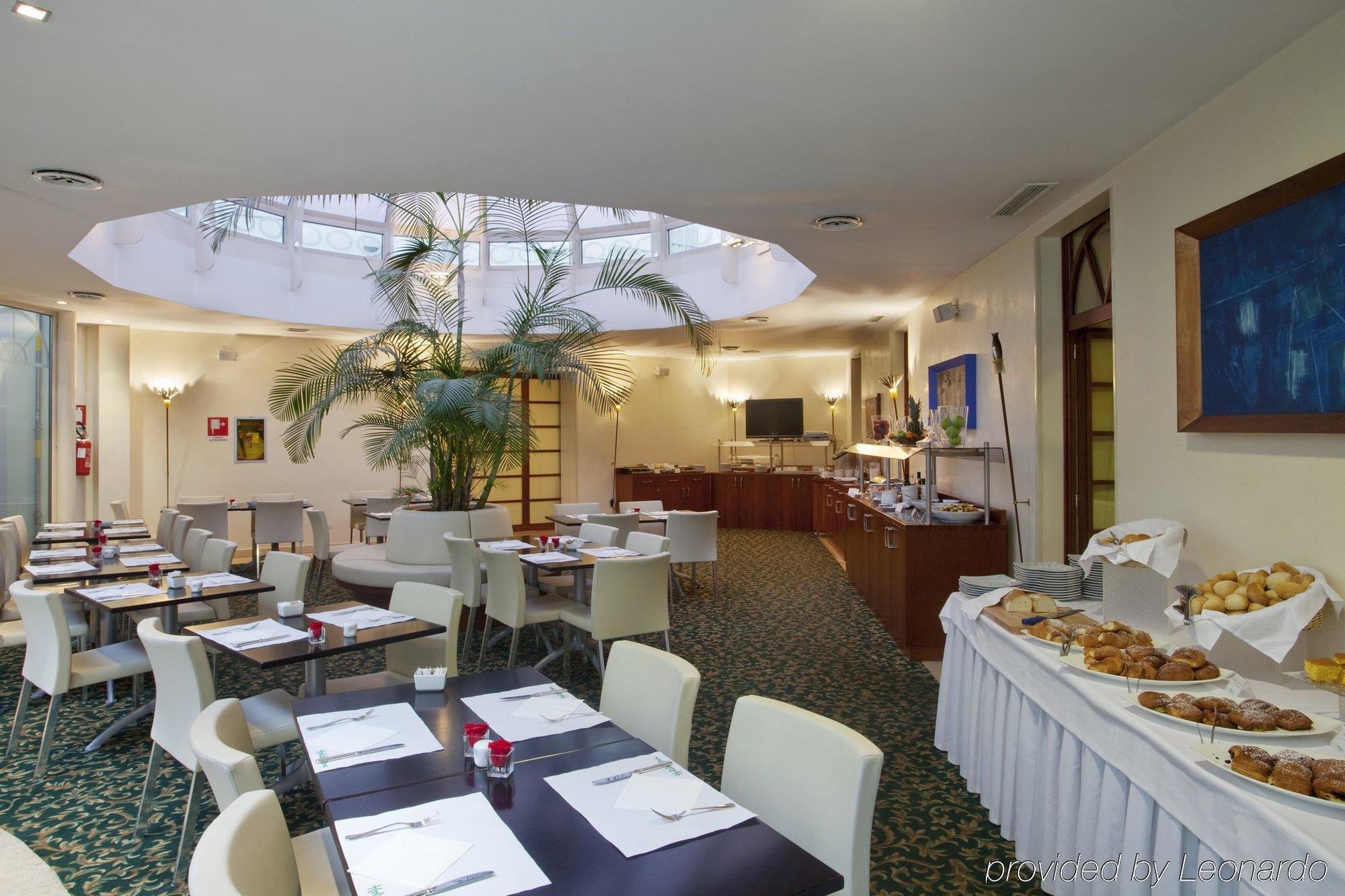 Hotel Holiday Garibaldi Station By Ihg 4*