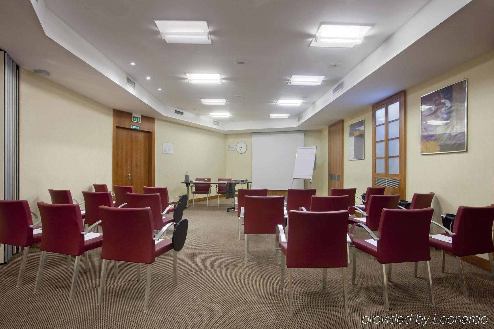 Hotel Holiday Garibaldi Station By Ihg 4*