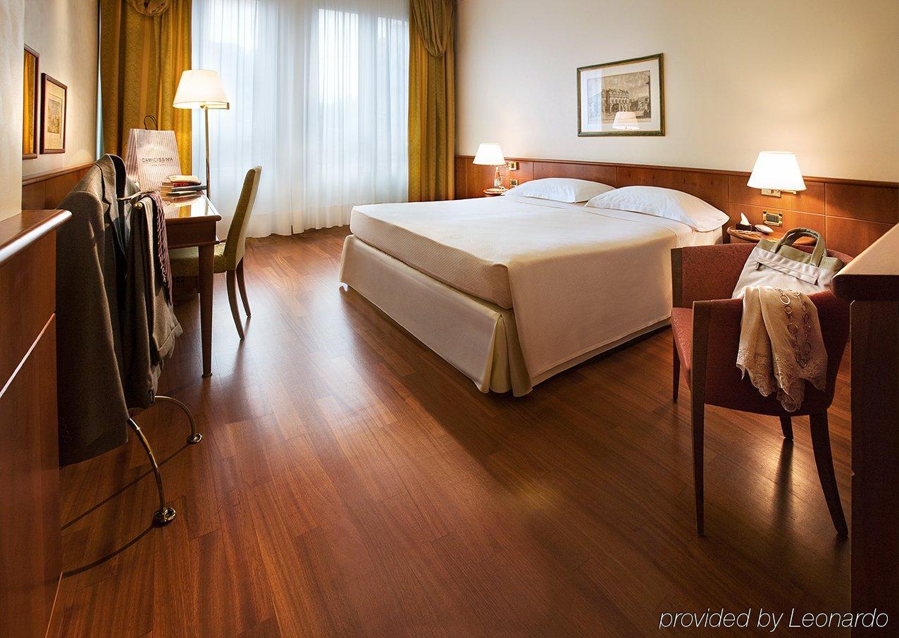 Cavour 4* Mailand
