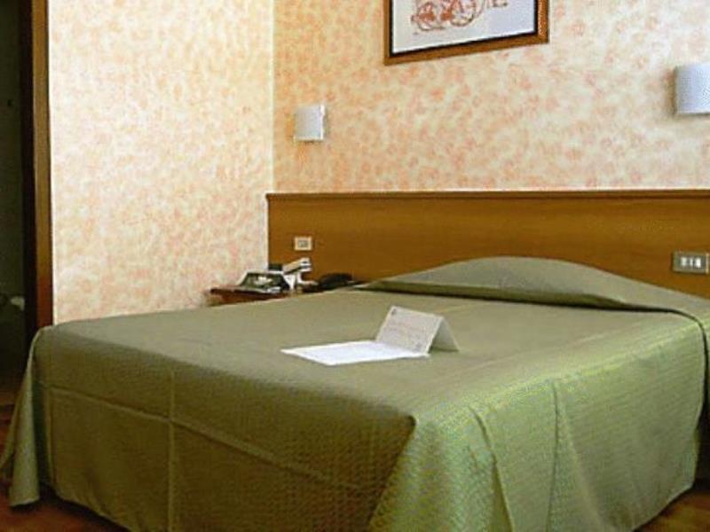 Desenzano Aparthotel 3*
