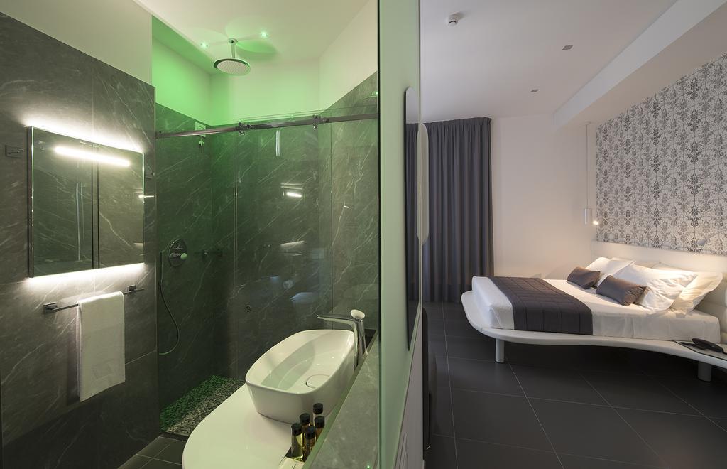 Hotell Gatto Bianco Mia 2*