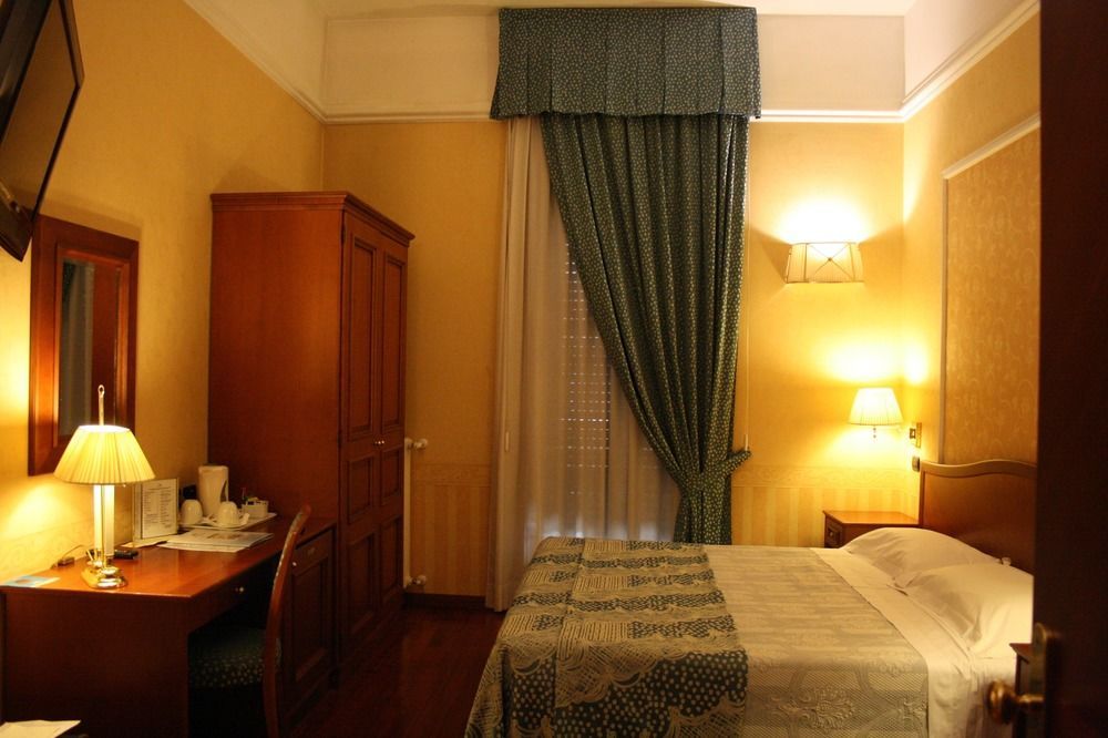 Lancaster Hotel 3*