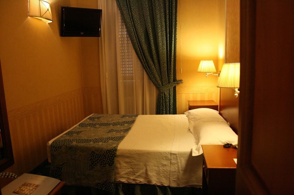 Lancaster Hotel