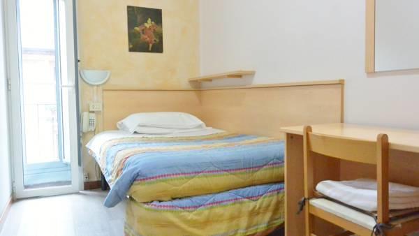 Eva Hotel *