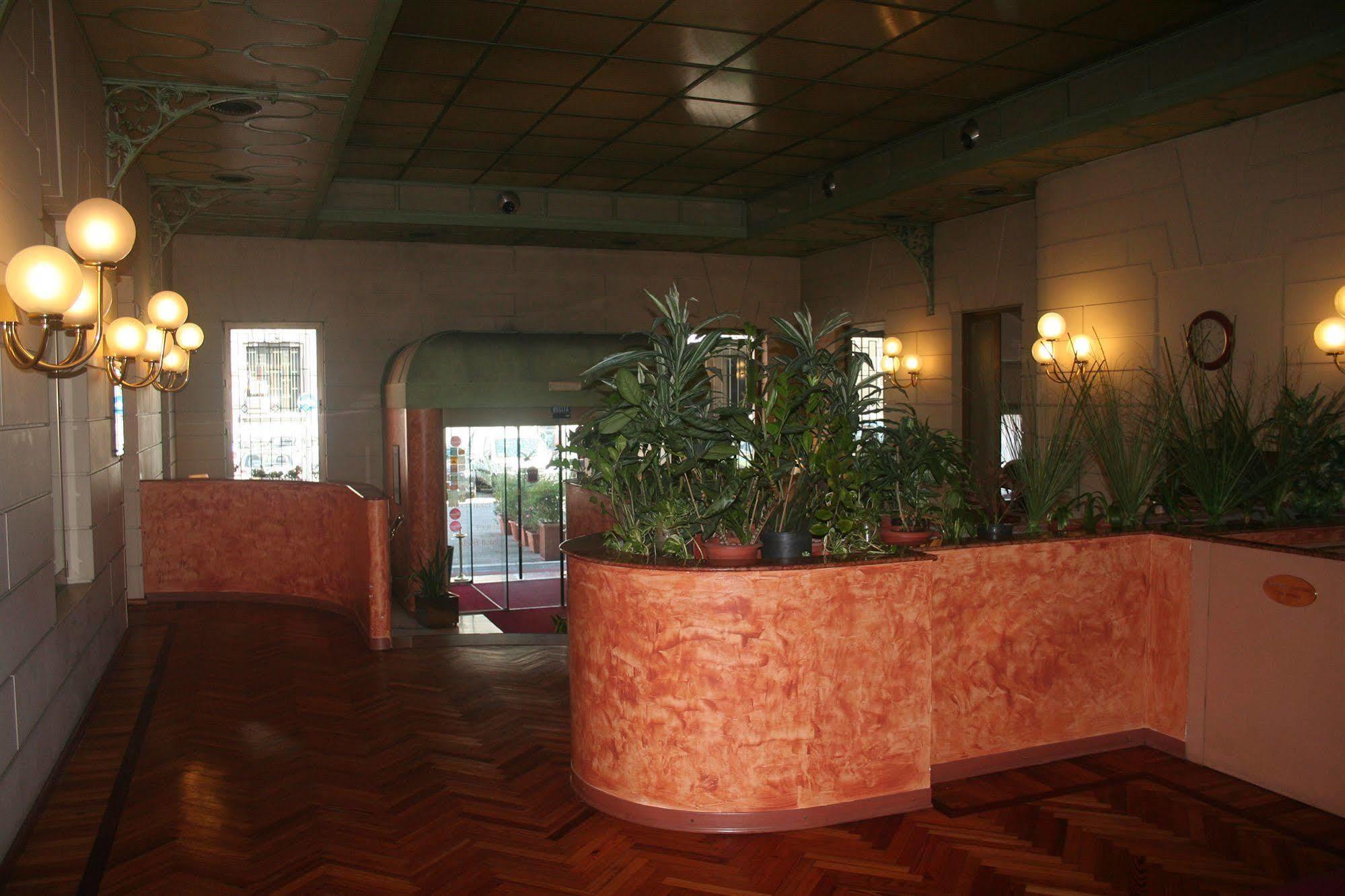 Albert Hotel 3*