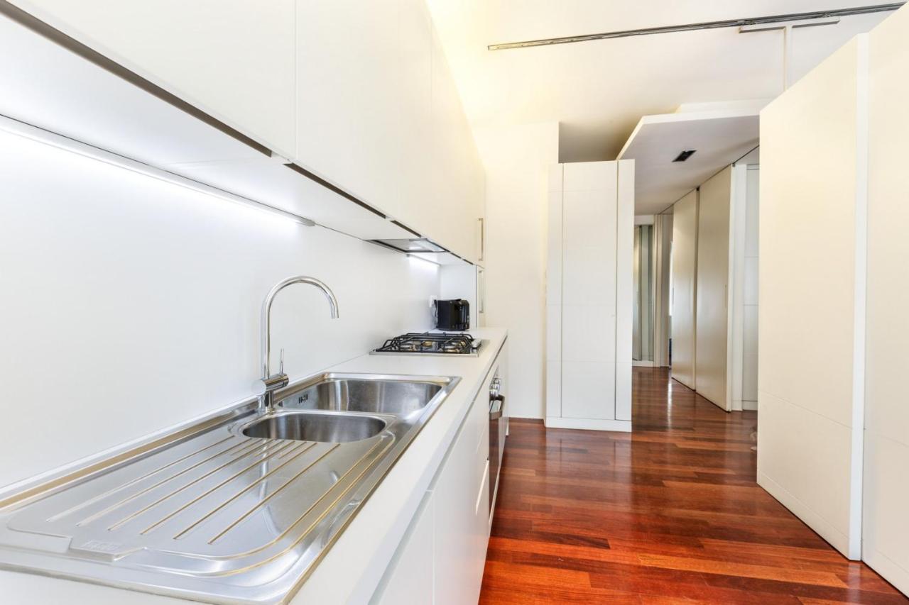 Bright And Cozy In Isola District - Marco Polo Apartment