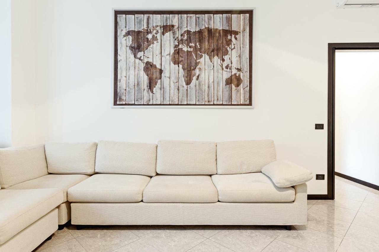 Appartamento S. Maria Valle Roomy Flat Milano