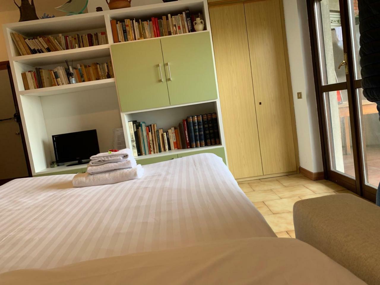 Kibilu - Fiera Milano, Vicinanze Rho, Linea Rossa Qt8 Milaan