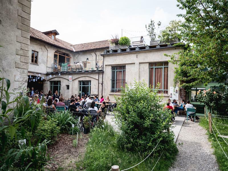 Un Posto A - All'interno Di Cascina Del 700 *
