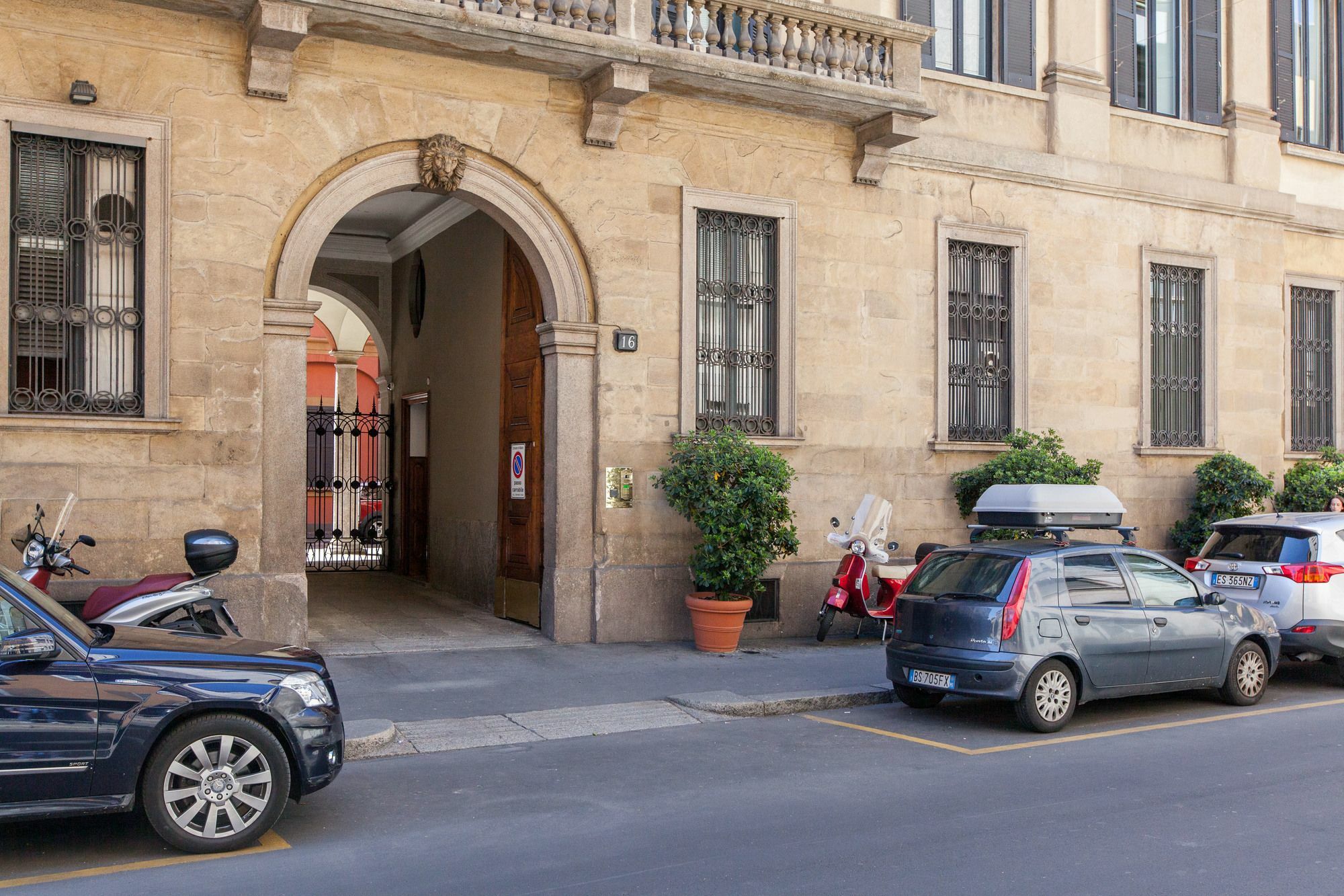 Apartment Easyhomes - San Babila Monforte Mailand