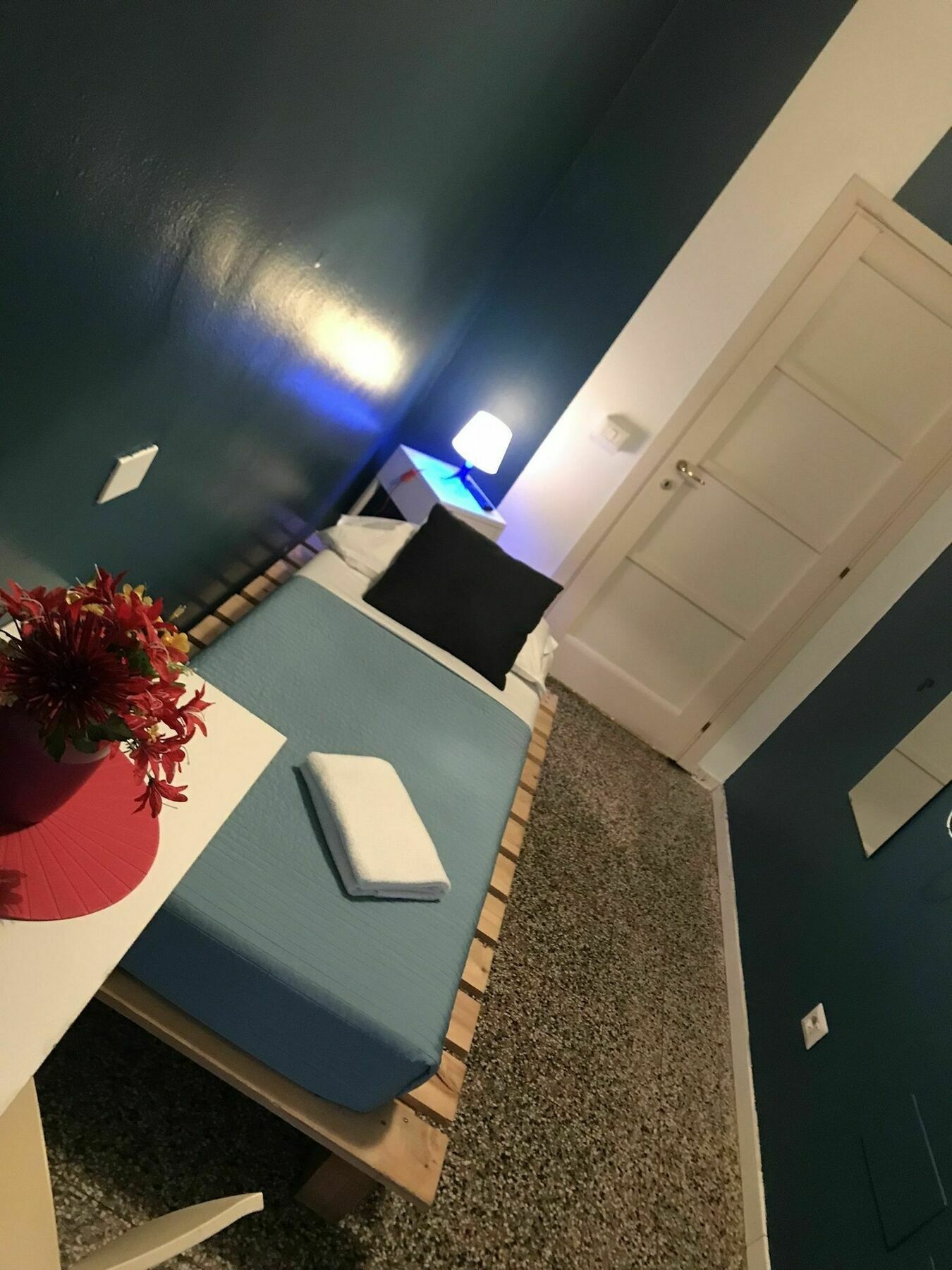 I Am Here - Gioia 71 Guest house 2*