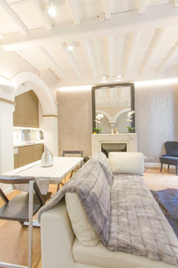 Elegante E Completamente Arredato In Duomo Appartamento