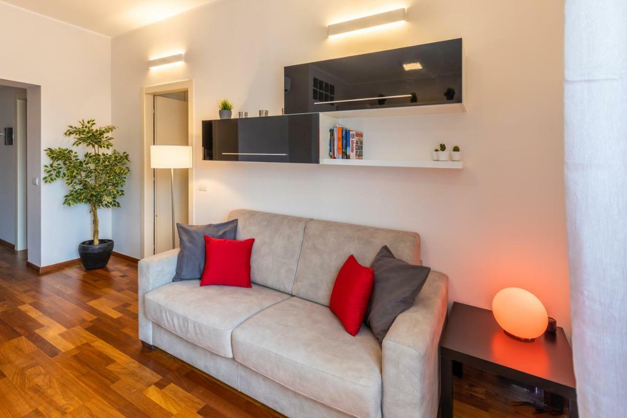 Golden House Apartment *