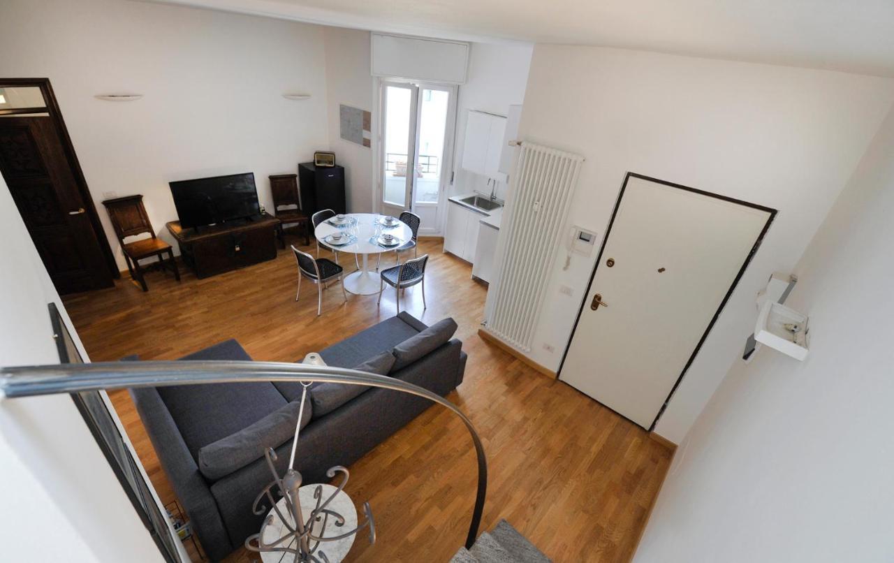 Apartment San Lorenzo Building Milan