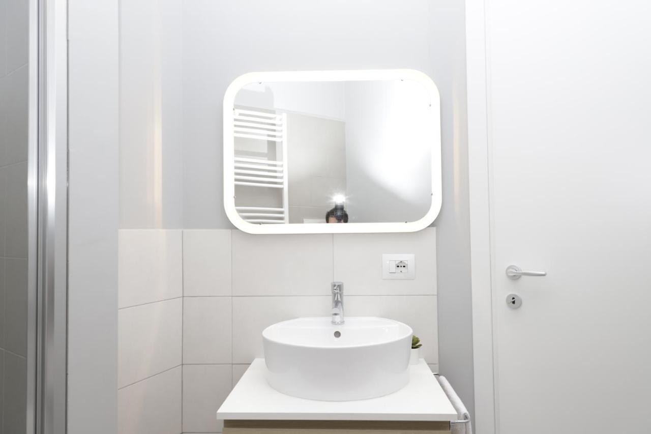 Apartment Hemeras Boutique Homes - 2 Luxury In The City Center Milan