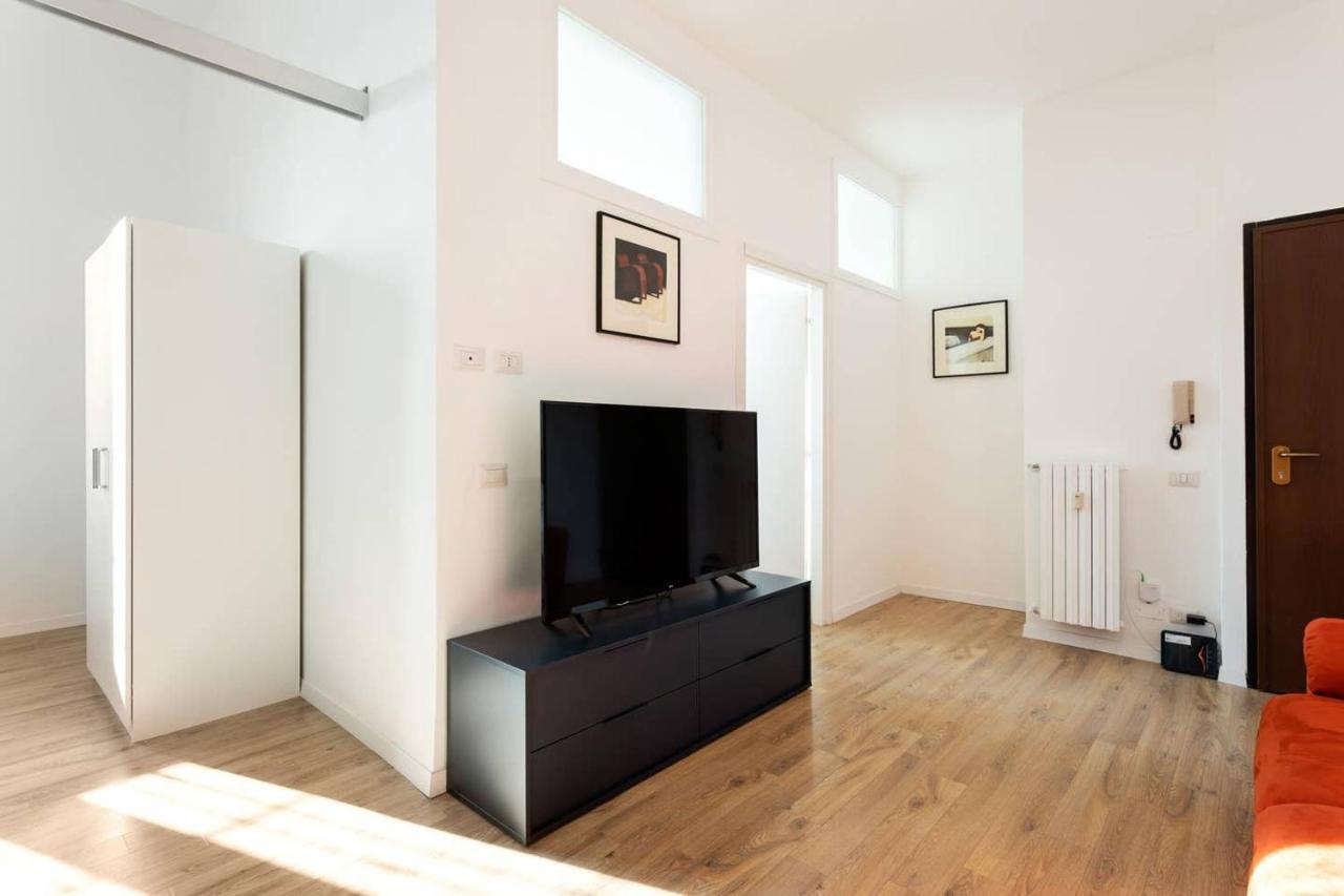 Spacious Flat Close To Fondazione Prada & Metro Lejlighed
