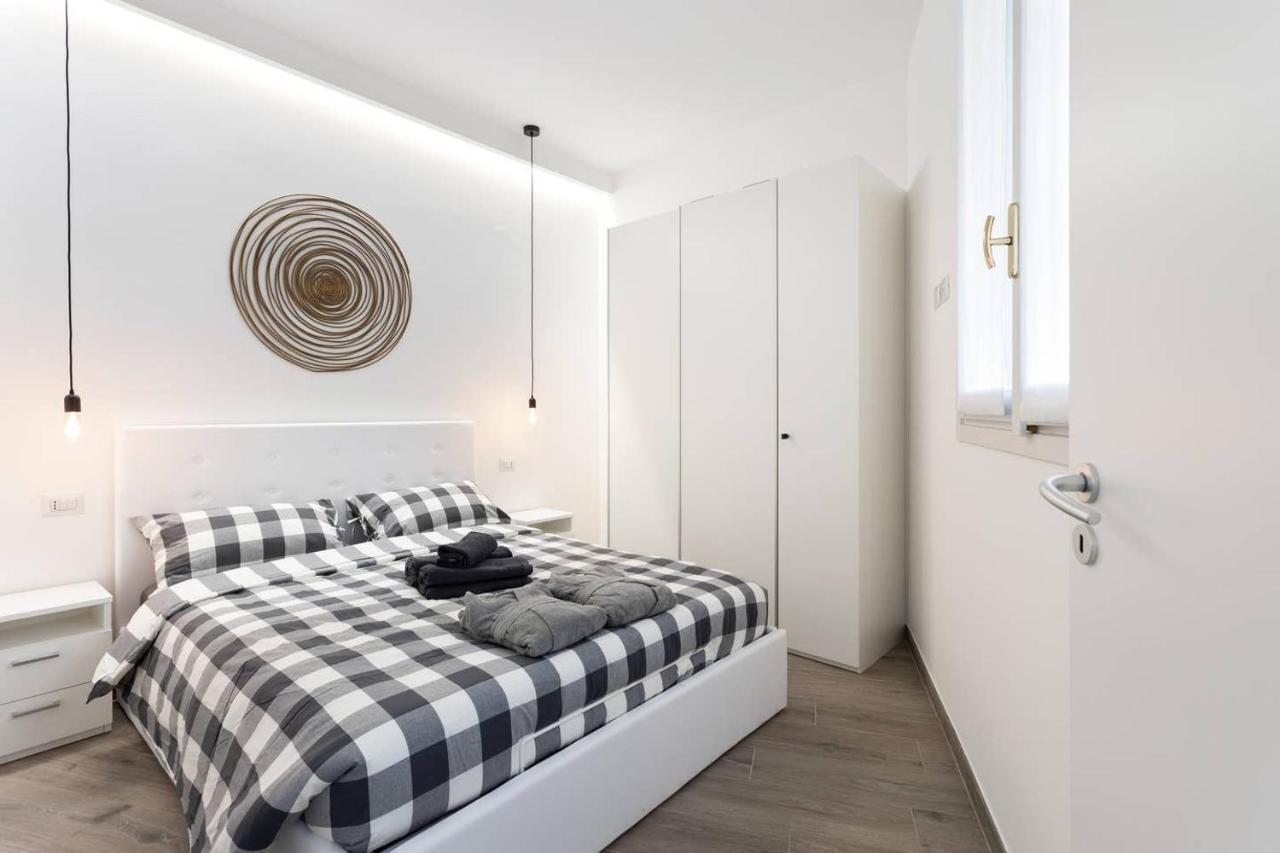 Modern And New Flat In Duomo Area