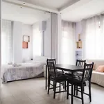 Gorgeous And Peaceful Apartment Near Metro Stop