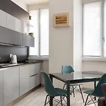 Spacious Retreat Steps From Lambrate Metro- Via Pacini