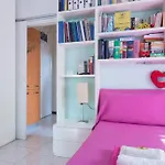 Bright & Cozy Room With Balcony