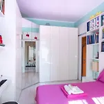 Bright & Cozy Room With Balcony