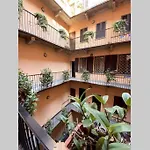 Boutique Apartment In Milano Center: Duomo Scala