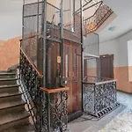 Comfy-Cozy 2 Bedroom-Via Boscovich