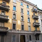 Sophisticated Apt Near Duomo