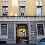 Sophisticated Apt Near Duomo