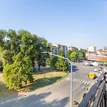 Bright & Cozy Apartment - Gambara