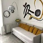 Casa Alberto Da Giussano, Elegante Bilocale In Centro Con Balcone Sul Parco