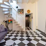 Porta Ticinese Colorful Apartment!