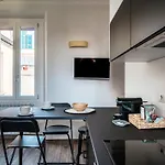 Joivy Stylish Flat, 5-Minute Metro Trip To Centre