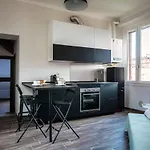 Joivy Stylish Flat, 5-Minute Metro Trip To Centre