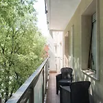 Youhosty - Lagosta 9