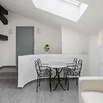 2 Bedroom 2 Bathroom Apt - Duomo 1