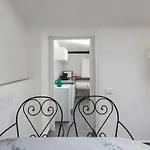 2 Bedroom 2 Bathroom Apt - Duomo 1