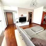 Elegant Apartment In Milan With Panoramic Terrace