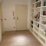 Lovely Apartment In The New Porta Nuova Area