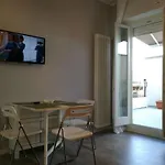 Appartamento con Grande Terrazzo in Via Lomellina