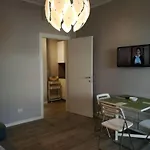 Appartamento con Grande Terrazzo in Via Lomellina