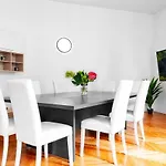 3 Bedrooms Apartment