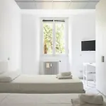 2 Bedrooms Apartment in Garibaldi District