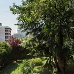 2 Bedrooms Apartment in Garibaldi District