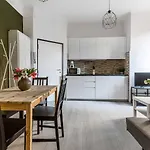 Joivy Cosy 1-Bed Flat In Navigli