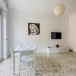 Spacious And Elegant House In Brera By Easylife