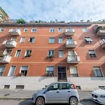 Modern Cenisio Apartment - Self Check-In & Parking